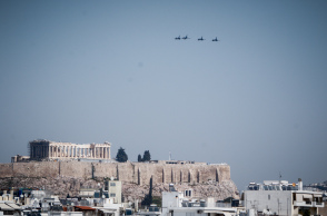 Μαχητικά πάνω από την Ακρόπολη