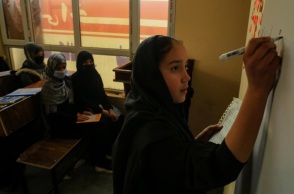 Αφγανιστάν: Ξεκίνησε η νέα σχολική χρονιά, αλλά δεν έγιναν μαθήματα - Δεν ενημερώθηκαν οι μαθητές, παραμένουν αποκλεισμένες από την εκπαίδευση οι γυναίκες.