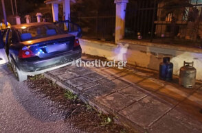 Δίωξη στον 62χρονο που κλειδώθηκε με τα παιδιά του σε ΙΧ και άνοιξε φιάλη υγραερίου