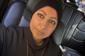 Η Maryam al-Khawaja, κόρη ακτιβιστή των ανθρωπίνων δικαιωμάτων που κρατείται στο Μπαχρέιν, ζητά να ανταλλάξει θέσεις με τον πατέρα της στη φυλακή.