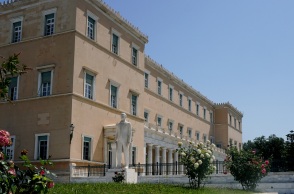 Η τραγωδία των Τεμπών, το δίλημμα της διακυβέρνησης, η πρόταση του ΠΑΣΟΚ - Κίνημα Αλλαγής για την επόμενη μέρα των εκλογών.