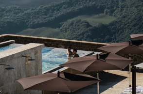 Η ξηρασία απειλεί την Τοσκάνη - Οι πισίνες στα τουριστικά καταλύματα ίσως μείνουν άδειες το φετινό καλοκαίρι, λόγω περιορισμών στη χρήση νερού. 