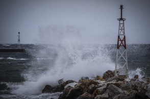 Ισχυροί άνεμοι στο λιμάνι της Ραφήνας
