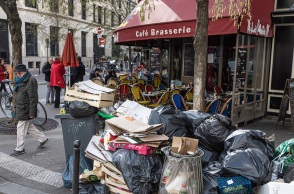 Γαλλία: Τόνοι σκουπιδιών παραμένουν στους δρόμους στο Παρίσι - 23η ημέρα κινητοποιήσεων - Η απεργία αναστέλλεται από αύριο.