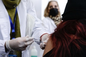 Κορωνοϊός: Ο Παγκόσμιος Οργανισμός Υγείας τροποποίησε τις συστάσεις του για τα εμβόλια - Τι ισχύει για τις αναμνηστικές δόσεις.