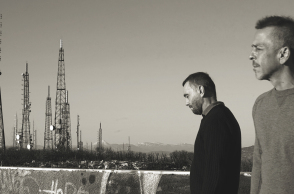 O Κωνσταντίνος Bήτα και o Νίκος Πατρελάκης μιλούν στην Athens Voice με αφορμή τον νέο κύκλο συναυλιών από το πρότζεκτ «Neapoly» στην Εναλλακτική Σκηνή της ΕΛΣ.