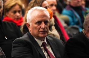 Η Νέα Δημοκρατία ζητά απαντήσεις από τον ΣΥΡΙΖΑ και τον Γιάννη Ραγκούση - Το δημοσίευμα για τη βίλα με στεγαστικό δάνειο από τον Οργανισμό Εργατικής Κατοικίας.