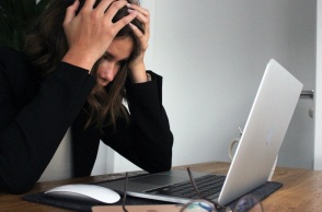 Το εργασιακό στρες των Βρετανών κοστίζει 32 δισ. ευρώ ετησίως στην εθνική οικονομία - Ποιες χώρες είναι οι «πρωταθλήτριες» του επαγγελματικού burnout. 