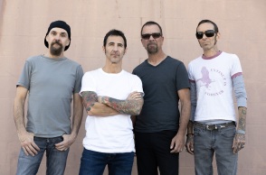 Συνέντευξη Godsmack: Ο ντράμερ Shannon Larkin μιλάει για το άλμπουμ «Lighting Up The Sky», την απόσυρση της μπάντας από τη δισκογραφία, το rock και τη ζωή του