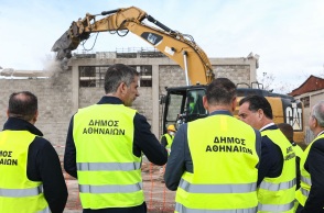 Ιστορική ημέρα για τον Παναθηναϊκό - Οι μπουλντόζες έκαναν την εμφάνισή τους και καθάρισαν τον χώρο όπου θα χτιστούν οι γηπεδικές εγκαταστάσεις στον Βοτανικό.