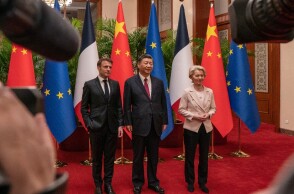 Εμανουέλ Μακρόν, Σι Τζινπίνγκ και Ούρσουλα φον ντερ Λάιεν στο Πεκίνο