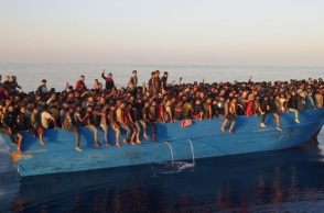 Ιταλία: Σχεδόν 1.000 μετανάστες έφτασαν στο νησί Λαμπεντούζα μέσα σε διάστημα 24 ωρών - Τετραπλασιάστηκαν οι αφίξεις σε σχέση με πέρυσι. 