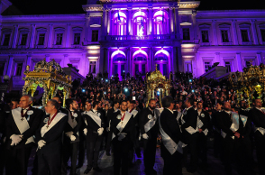 Περιφορά επιταφίου στην Ερμούπολη της Σύρου