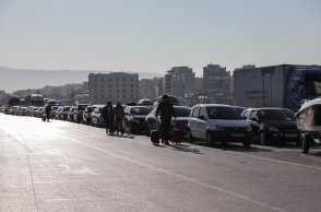 Αυτοκίνητα σε στοίχους στο λιμάνι του Πειραιά