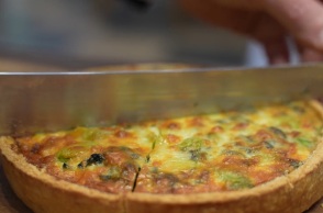 Βρετανία: Ο Κάρολος και η Καμίλα επέλεξαν να προσφέρουν μια χορτοφαγική κις λορέν στους καλεσμένους στη στέψη τους - Η πρωτότυπη συνταγή της ενθρόνισης.