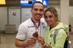 Λευτέρης Πετρούνιας: Ο τριταθλητής Ευρώπης στους κρίκους επέστρεψε στην Ελλάδα μετά την κατάκτηση του χάλκινου μεταλλίου - Τι δήλωσε στις κάμερες.