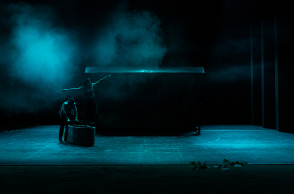 «Εχθροί. Μια Ερωτική Ιστορία» σε σκηνοθεσία Στάθη Λιβαθινού: Κριτική για την παράσταση του Κρατικού Θεάτρου Βορείου Ελλάδος