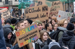 Η κλιματική οργάνωση «Τελευταία Γενιά» ανακοίνωσε δράσεις διαμαρτυρίας οι οποίες «θα παραλύσουν» το Βερολίνο - Το σχέδιο των ακτιβιστών για «ειρηνικό αδιέξοδο».