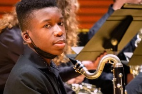 ΗΠΑ: Ο πρόεδρος Μπάιντεν κάλεσε στον Λευκό Οίκο τον έφηβο Αφρομερικανό τον οποίο πυροβόλησε ιδιοκτήτης σπιτιού, αφού του χτύπησε κατά λάθος την πόρτα.