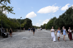 Τουρίστες σε αρχαιολογικούς χώρους της Αθήνας