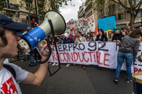 Διαδηλωτές κατά του συνταξιοδοτικού στη Γαλλία