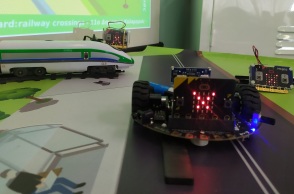 Θεσσαλονίκη: Με Βραβείο Μαθητικής Καινοτομίας τιμήθηκαν μαθητές του 11ου Δημοτικού Σχολείου Καλαμαριάς που κατασκεύασαν σύστημα προστασίας διαβάσεων τρένων.