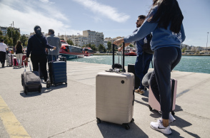 Έξοδος εκδρομέων στο λιμάνι του Πειραιά