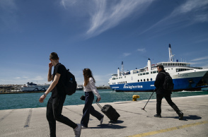 Εκδρομείς στο λιμάνι του Πειραιά