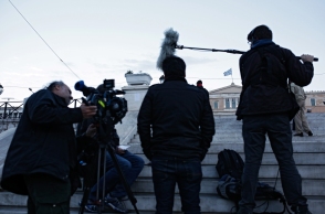 Γυρίσματα στο κέντρο της Αθήνας, στην πλατεία Συντάγματος