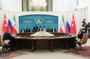 Οι ΥΠΕΞ Συρίας - Τουρκίας συναντώνται στη Μόσχα, για πρώτη φορά από το 2011 - Στο τραπέζι εξομάλυνση σχέσεων και η επιστροφή των Σύρων προσφύγων στη χώρα τους.