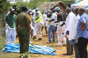 Κένυα: Στους 179 οι νεκροί στο δάσος Σακαχόλα - Παραμένει στη φυλακή ο ηγέτης της αίρεσης που διέταξε τους πιστούς να λιμοκτονήσουν.