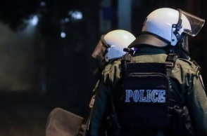 Ζωγράφου: Νύχτα επεισοδίων στην Πανεπιστημιούπολη - Επιθέσεις με μολότοφ εναντίον αστυνομικών δυνάμεων - Κάηκαν αυτοκίνητα.