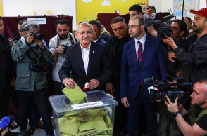 Εκλογές στην Τουρκία: Ψήφισε ο Κεμάλ Κιλιτσντάρογλου, βασικός αντίπαλος του Ερντογάν - Σε εξέλιξη η κρίσιμη διαδικασία. 