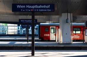 Αυστρία: Νεοναζιστικά μηνύματα ακούστηκαν σε τρένο της εταιρίας σιδηροδρόμων ÖBB - Έγινε παρεμβολή στο σύστημα ηχητικών ανακοινώσεων.