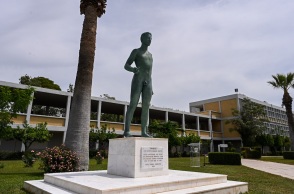 Δήμος Αθηναίων: Το άγαλμα του Εφήβου, δωρεά στη Σχολή Ευελπίδων στη Βάρη - Κώστας Μπακογιάννης: Εκπληρώνουμε ένα χρέος δεκαετιών προς τις Ένοπλες Δυνάμεις.