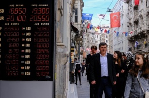 Εκλογές στην Τουρκία: Τα κρατικά ομόλογα και οι τράπεζες της χώρας υφίστανται πλήγμα μετά την ισχυρή επίδοση του Ερντογάν.