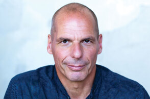 Εκλογές 2023 - Γιάνης Βαρουφάκης: Συνέντευξη του Γραμματέα του Μέρα25 στην Athens Voice