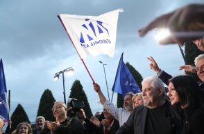 Εκλογές 2023: Φωτογραφικά στιγμιότυπα από τα εκλογικά περίπτερα της Ελλάδας - Πώς υποδέχτηκαν το αποτέλεσμα οι υποστηρικτές και τα επιτελεία των κομμάτων.