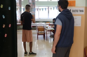 Νέοι προσήλθαν στην κάλπη της Κυριακής για να ψηφίσουν