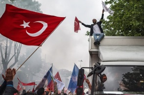 Εκλογές στην Τουρκία: Κοντά σε ιστορικά χαμηλά επίπεδα κινείται η λίρα μετά τη νίκη Ερντογάν - Σημαντική πτώση και αστάθεια εκτιμούν οι αναλυτές.