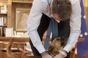 Ο Κυριάκος Μητσοτάκης με τον Peanut