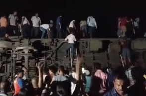 Ινδία: Τουλάχιστον 50 νεκροί και 300 τραυματίες σε σιδηροδρομικό δυστύχημα στην Οντίσα - Σε εξέλιξη επιχείρηση διάσωσης.