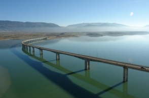 Κοζάνη: Άνοιξε η γέφυρα Σερβίων μόνο για ΙΧ οχήματα έως 3,5 τόνων - Η πορεία των εργασιών συντήρησης και τα κυκλοφοριακά μέτρα.
