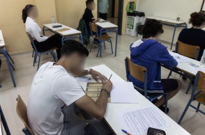 Υποψήφιοι των Πανελληνίων Εξετάσεων στο εξεταστικό κέντρο