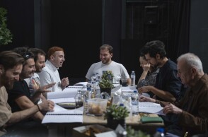 Ο θίασος στην πρώτη ανάγνωση του έργου