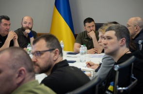 Ουκρανία: Ο πρόεδρος Ζελένσκι επέκρινε εκ νέου τους διεθνείς οργανισμούς για την απουσία τους μετά την καταστροφή του φράγματος Καχόβκα.