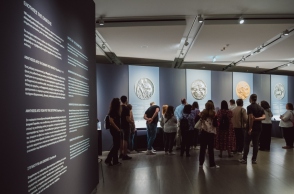 Ξενάγηση στην έκθεση «H άλλη όψη τoυ νομίσματος: Ένα ταξίδι στην ιστορία» της Alpha Bank στο Ίδρυμα Β. & Ε. Γουλανδρή