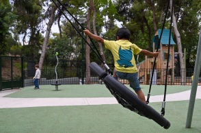 Δήμος Αθηναίων: Νέος παιχνιδότοπος στην καρδιά του Άλσους Ιλισίων - Ο καταπράσινος χώρος έχει διαμορφωθεί με τα πιο σύγχρονα πρότυπα ασφαλείας.