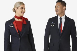 Αυστραλία: Η αεροπορική εταιρεία Qantas καταργεί τις στολές με βάση το φύλο - Η νέα γραμμή ακολουθεί τα αιτήματα των συνδικάτων.