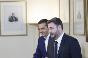 Εκλογές 2023: Η μάχη ΣΥΡΙΖΑ - ΠΑΣΟΚ-ΚΙΝΑΛ για τη θέση της αντιπολίτευσης και το ύφος της πολιτικής αντιπαράθεσης.